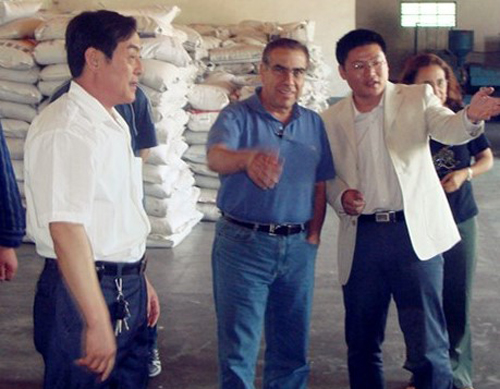 Foreign customers visit the factory